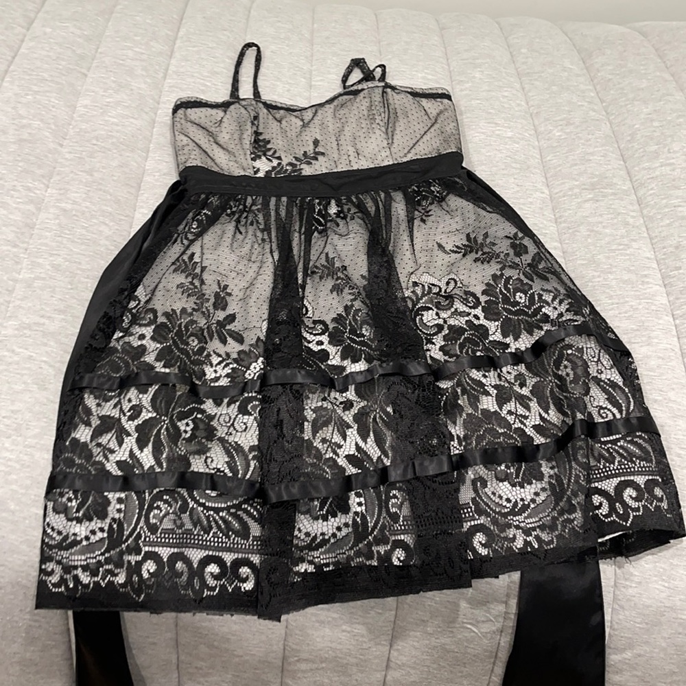 Juniors size 9 black and white dress